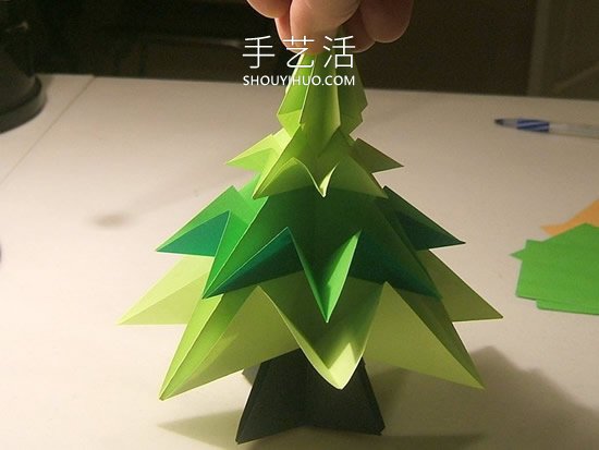 簡單折紙立體圣誕樹的折法詳細步驟圖 -  itrip.net.cn