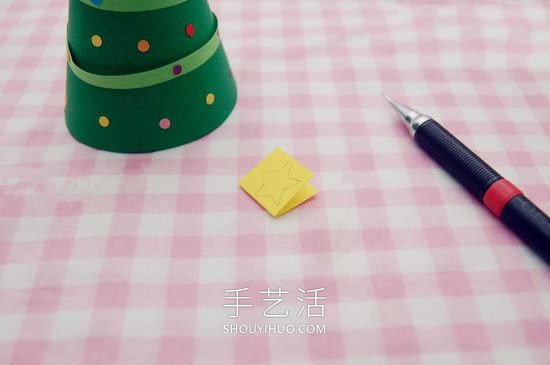 簡單卡紙手工制作立體圣誕樹的做法教程 -  itrip.net.cn