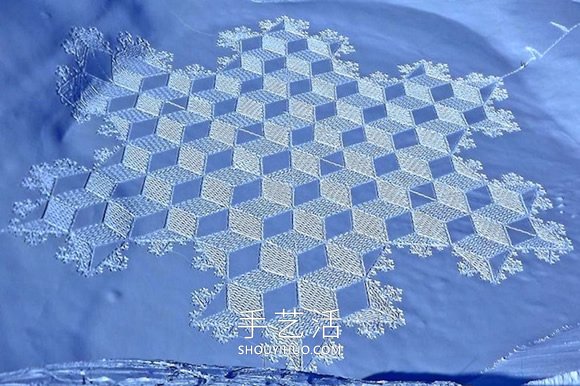 雪花地上飄？法國藝術(shù)家踩出冬季“踩雪畫” -  itrip.net.cn