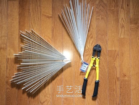 舊的百葉窗廢物利用DIY制作床頭鏡子裝飾 -  itrip.net.cn