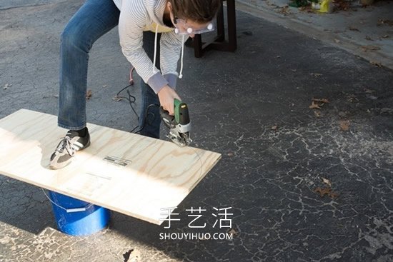 舊的百葉窗廢物利用DIY制作床頭鏡子裝飾 -  itrip.net.cn