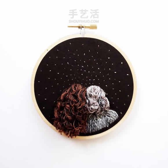 刺繡藝術(shù)家縫制眺望夜空的創(chuàng)意刺繡作品 -  itrip.net.cn