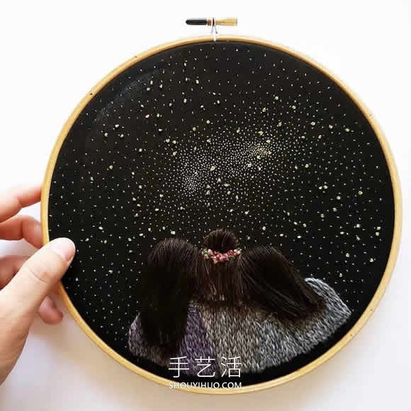 刺繡藝術(shù)家縫制眺望夜空的創(chuàng)意刺繡作品 -  itrip.net.cn