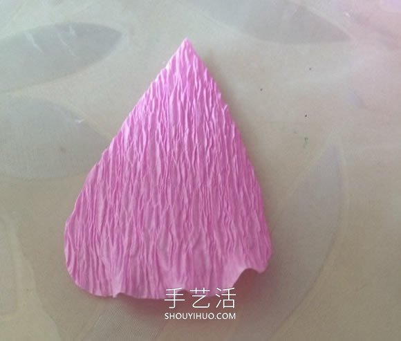 皺紋紙手工制作母親節(jié)康乃馨花的做法教程 -  itrip.net.cn