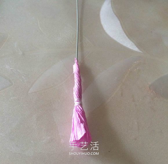 皺紋紙手工制作母親節(jié)康乃馨花的做法教程 -  itrip.net.cn
