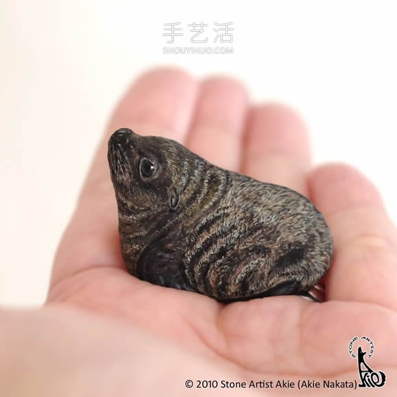 日本藝術(shù)家將普通石頭轉(zhuǎn)變?yōu)楦叨缺普娴膭游?-  itrip.net.cn