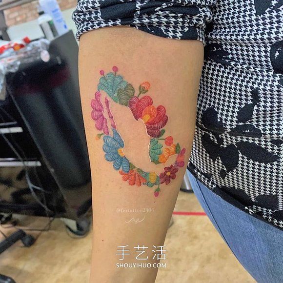 太驚艷！墨西哥紋身師“縫”出彩色花卉紋身 -  itrip.net.cn