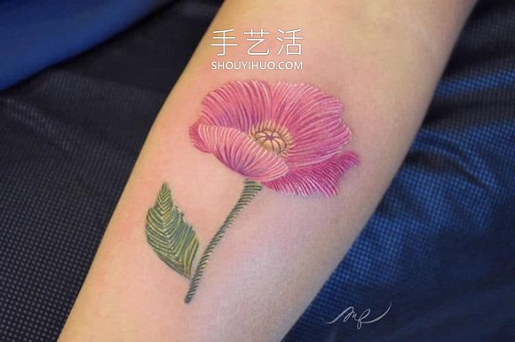 太驚艷！墨西哥紋身師“縫”出彩色花卉紋身 -  itrip.net.cn