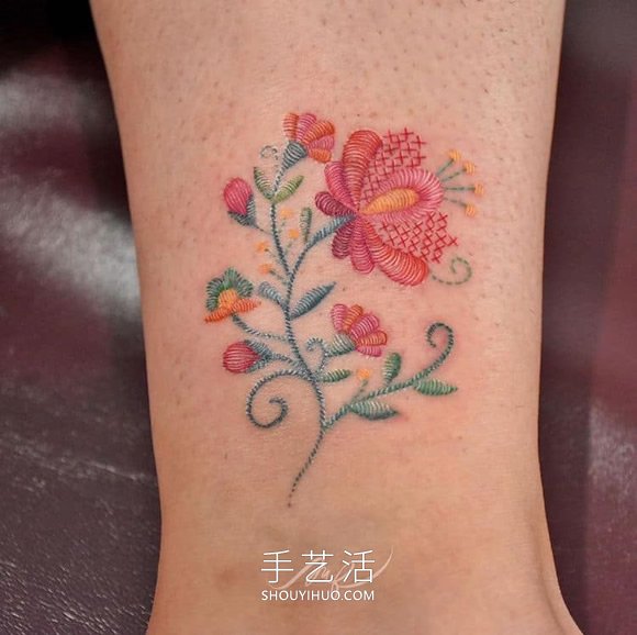 太驚艷！墨西哥紋身師“縫”出彩色花卉紋身 -  itrip.net.cn