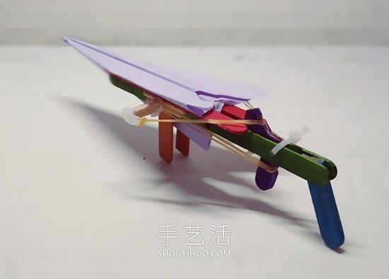 雪糕棍手工制作紙飛機(jī)橡皮筋彈射器的做法 -  itrip.net.cn