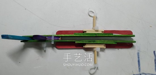 雪糕棍手工制作紙飛機(jī)橡皮筋彈射器的做法 -  itrip.net.cn