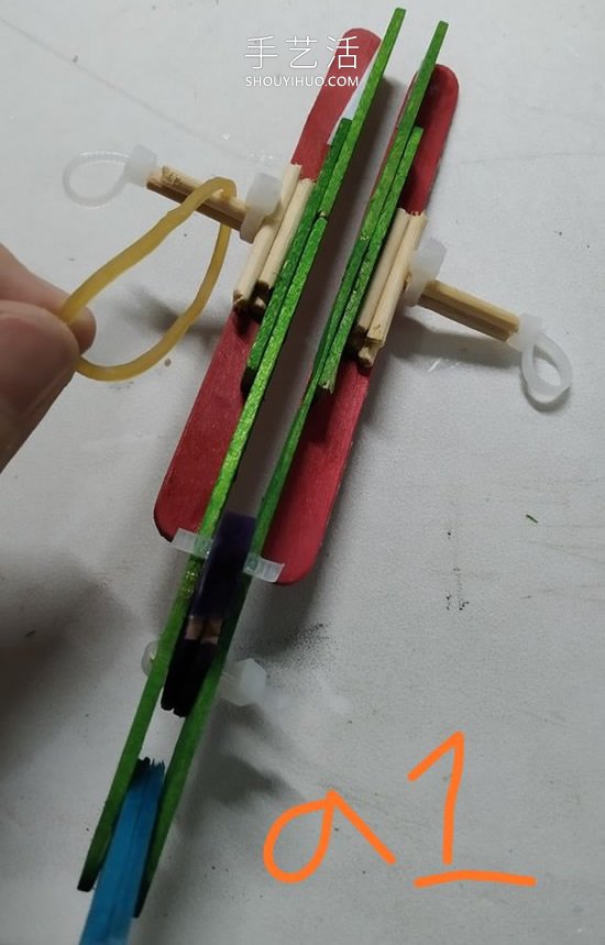 雪糕棍手工制作紙飛機(jī)橡皮筋彈射器的做法 -  itrip.net.cn