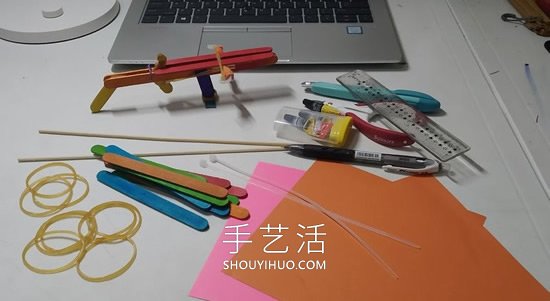 雪糕棍手工制作紙飛機(jī)橡皮筋彈射器的做法 -  itrip.net.cn