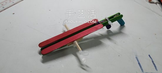雪糕棍手工制作紙飛機(jī)橡皮筋彈射器的做法 -  itrip.net.cn