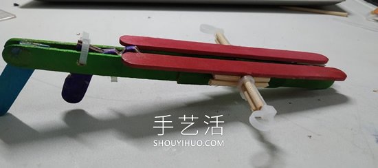 雪糕棍手工制作紙飛機(jī)橡皮筋彈射器的做法 -  itrip.net.cn