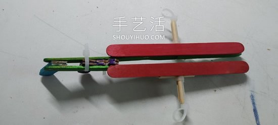 雪糕棍手工制作紙飛機(jī)橡皮筋彈射器的做法 -  itrip.net.cn