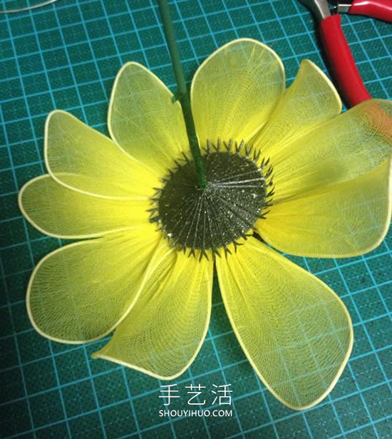 如何制作絲網(wǎng)花：絲網(wǎng)花向日葵制作圖解教程 -  itrip.net.cn