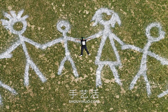 阿爾卑斯山草地壁畫！Saype的大型噴漆畫作品 -  itrip.net.cn