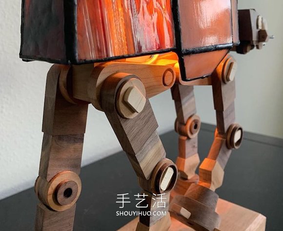 手工藝與流行文化結(jié)合，彩繪玻璃“星球大戰(zhàn)”燈 -  itrip.net.cn
