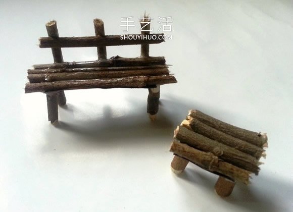 幼兒用樹(shù)枝做長(zhǎng)椅和桌子的手工教程 -  itrip.net.cn