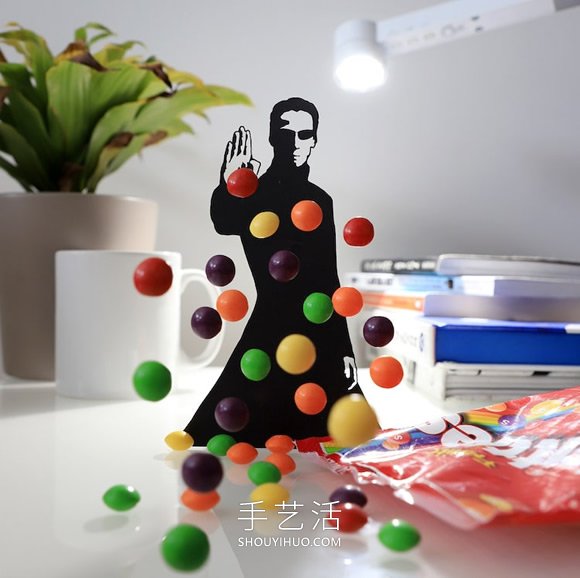 藝術(shù)家使用日常物品在家中DIY有趣的場(chǎng)景 -  itrip.net.cn