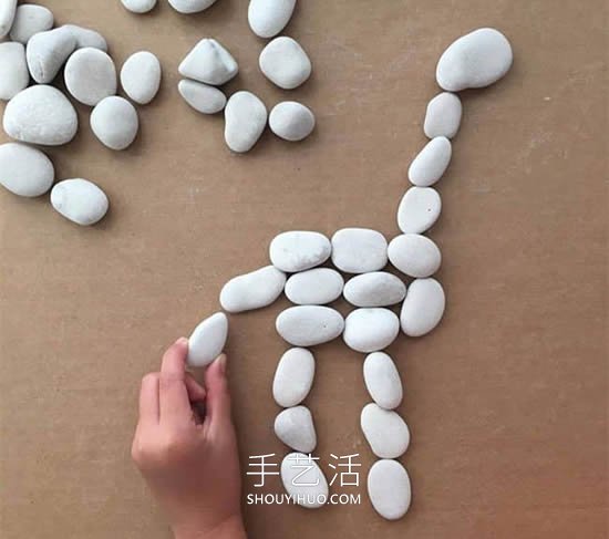 幼兒園石頭拼畫(huà)長(zhǎng)頸鹿制作方法教程 -  itrip.net.cn