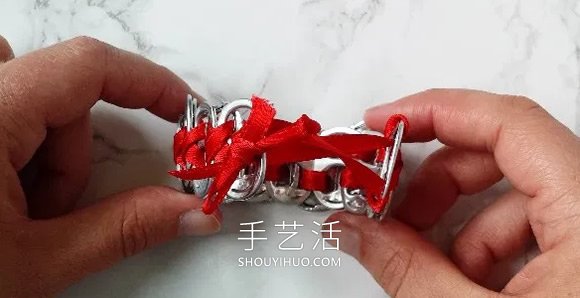 易拉罐拉環(huán)手鏈怎么做的制作教程 -  itrip.net.cn