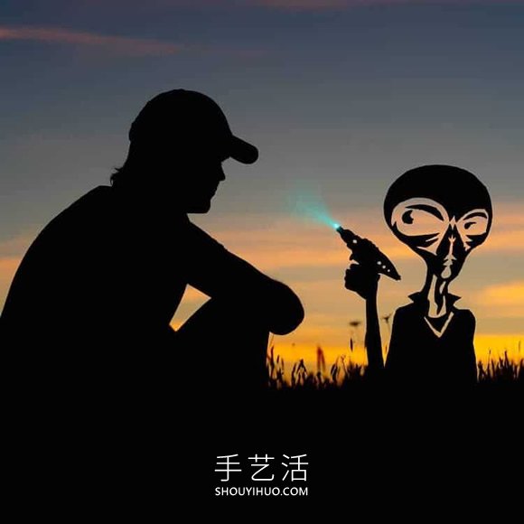 他將硬紙板放置夕陽下，拍攝栩栩如生創(chuàng)意照 -  itrip.net.cn