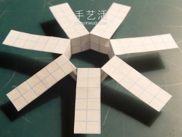 旋轉(zhuǎn)紙飛機(jī)的折法最簡(jiǎn)單教程 -  itrip.net.cn