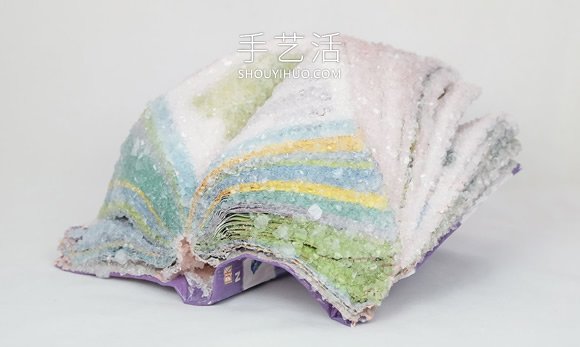 藝術家將書籍DIY轉變?yōu)榫К撎尥傅牡袼茏髌?-  itrip.net.cn