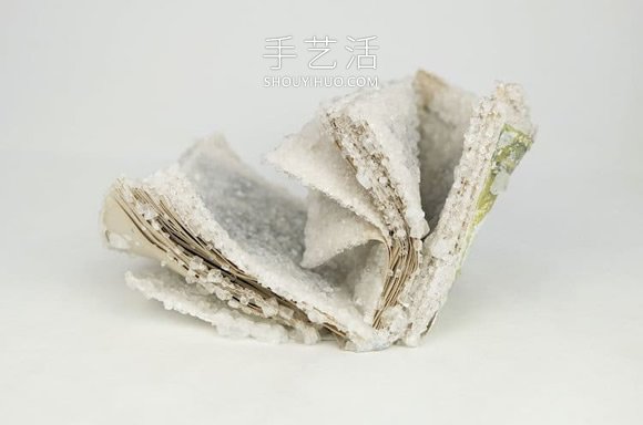 藝術家將書籍DIY轉變?yōu)榫К撎尥傅牡袼茏髌?-  itrip.net.cn