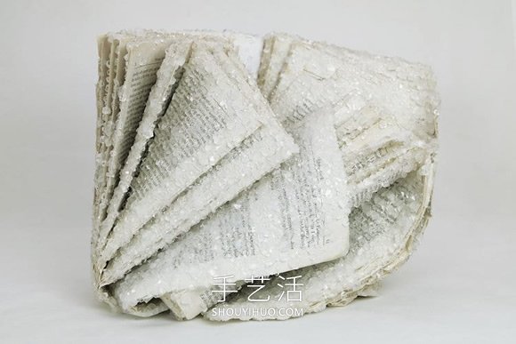 藝術家將書籍DIY轉變?yōu)榫К撎尥傅牡袼茏髌?-  itrip.net.cn