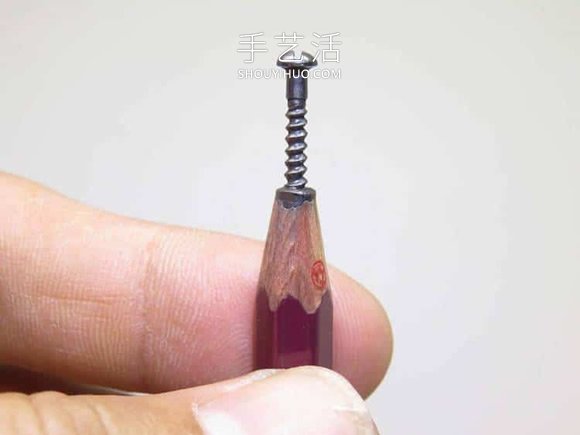 驚人的耐心！用鉛筆芯手工雕刻精美鏈子 -  itrip.net.cn