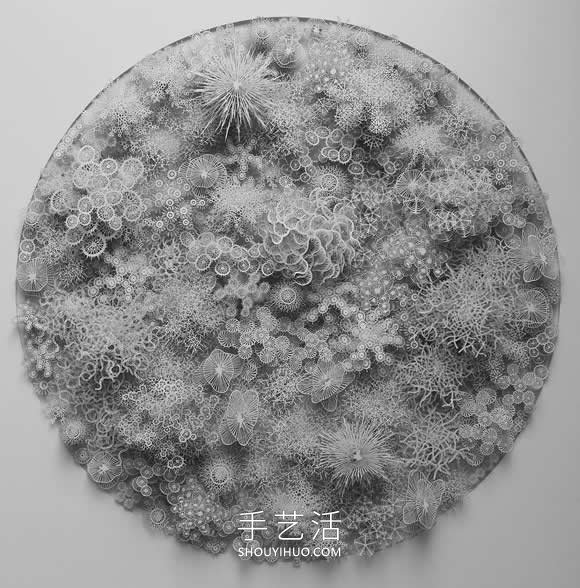 手工切割的模仿微生物的錯綜復雜的紙質(zhì)雕塑 -  itrip.net.cn