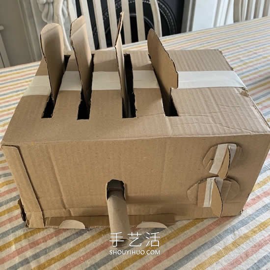 媽媽用紙板做生活用品，讓孩子們學(xué)習(xí)如何使用 -  itrip.net.cn