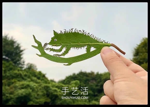 藝術(shù)家精心將復(fù)雜的場景雕刻在樹葉上 -  itrip.net.cn