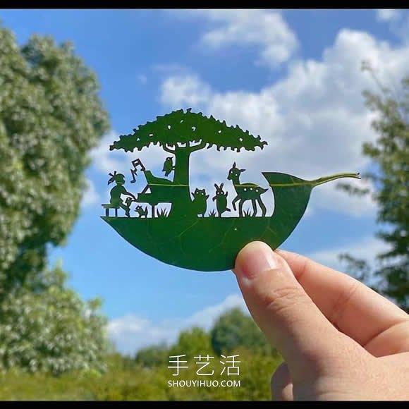 藝術(shù)家精心將復(fù)雜的場景雕刻在樹葉上 -  itrip.net.cn