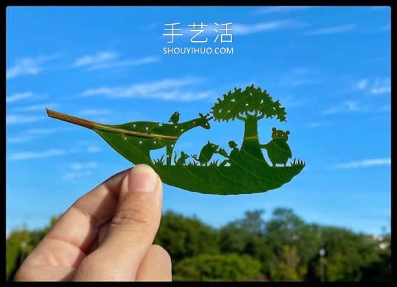 藝術(shù)家精心將復(fù)雜的場景雕刻在樹葉上 -  itrip.net.cn