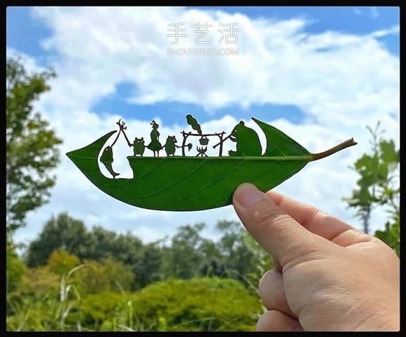 藝術(shù)家精心將復(fù)雜的場景雕刻在樹葉上 -  itrip.net.cn