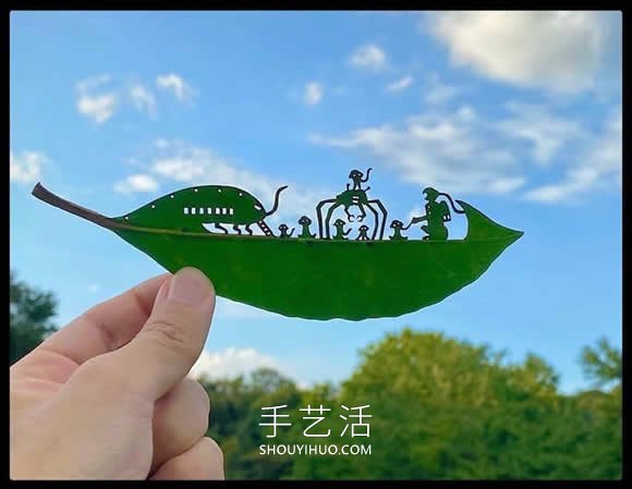 藝術(shù)家精心將復(fù)雜的場景雕刻在樹葉上 -  itrip.net.cn