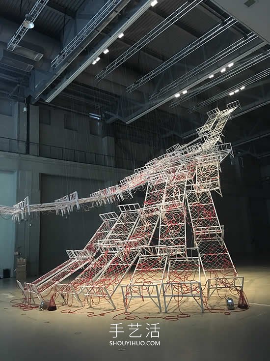 錯綜復(fù)雜的針線裝置作品，帶有鬼魅般的美感！ -  itrip.net.cn