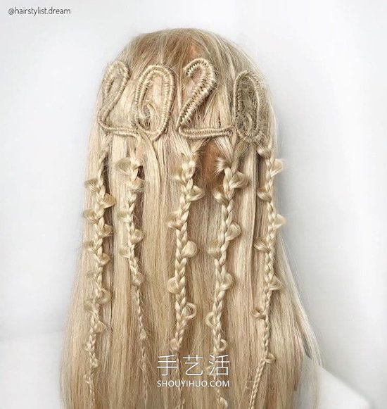 德國少女DIY驚人的發(fā)型，就像復雜的鉤針圖案 -  itrip.net.cn