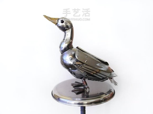 丟棄的機(jī)械零件DIY蒸汽朋克風(fēng)的動物雕塑 -  itrip.net.cn
