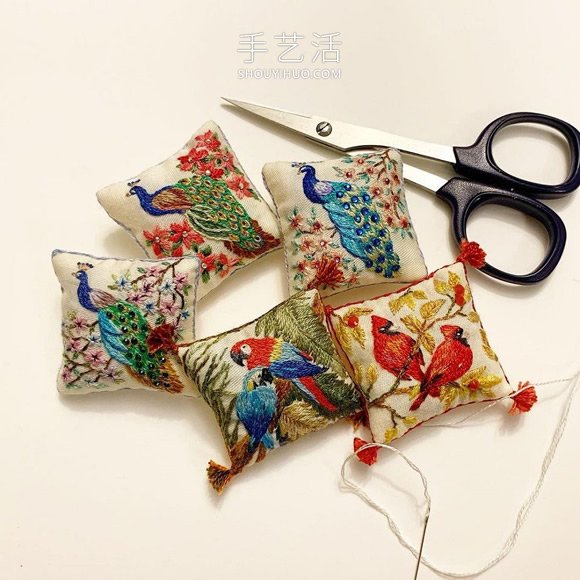 絕美微型藝術(shù)！精美手工迷你刺繡抱枕 -  itrip.net.cn